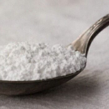 Tartar powder in a spoon