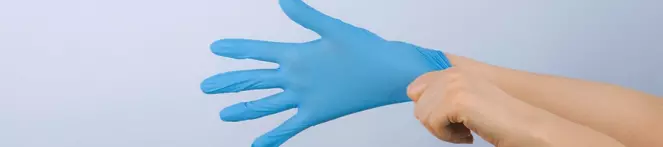 A person putting gloves on